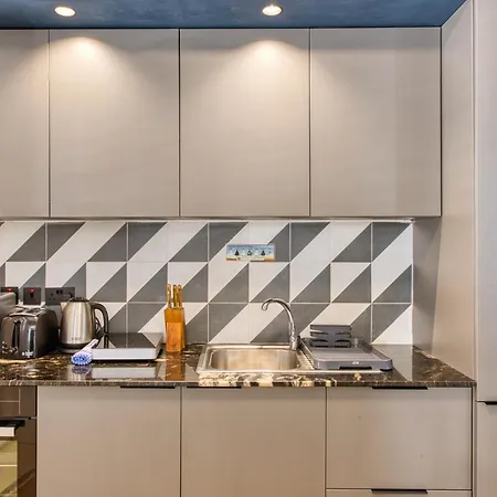 Koko House Deluxe With Rooftop Terrace By 360 Estates