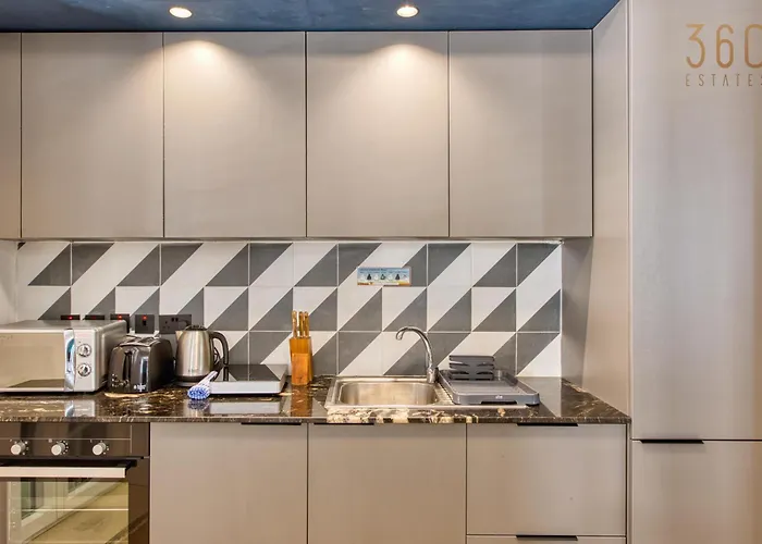 Koko House Deluxe With Rooftop Terrace By 360 Estates